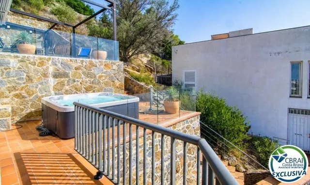 Elegante chalet mediterráneo con jacuzzi, garaje y espectacu - foto 5