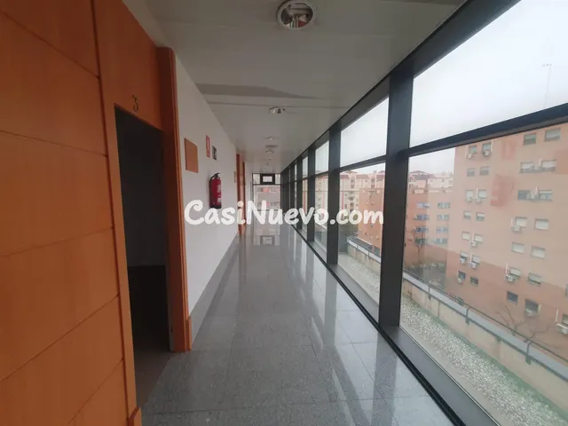 PLANTA DE OFICINA DISPONIBLE EN EL EDIFICIO PORTASEVILLA - foto 2