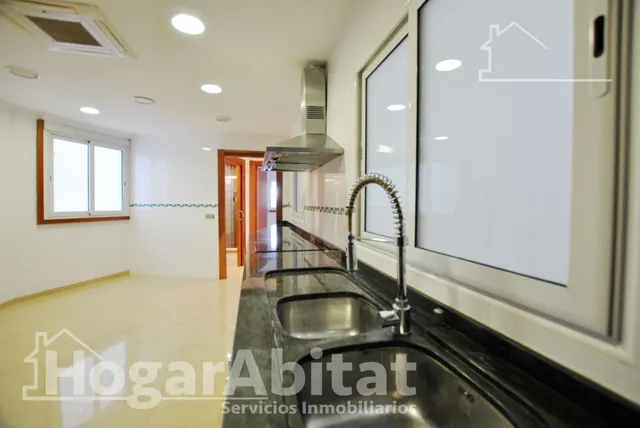 ¡GRAN OPORTUNIDAD! AMPLIO, BONITO Y EXTERIOR CON TERRAZA EN EL CENTRO — 13