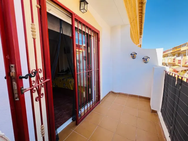 Chalet adosado de 3 dormitorios con garaje y piscina comunitaria en Playa Flamenca — 17