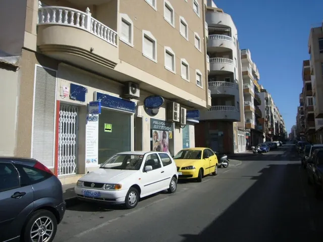LOCAL COMERCIAL A POCOS METROS MERCADONA CENTRO — 10