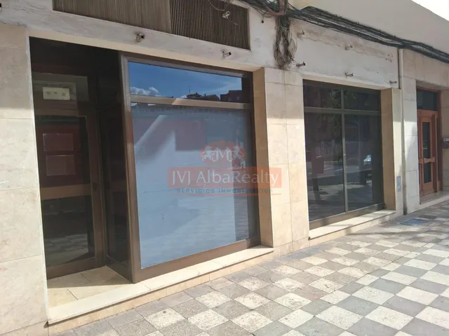 EN VENTA O ALQUILER ESPECTACULAR LOCAL EN ZONA INDUSTRIA — 32