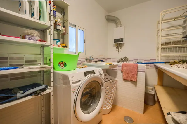 Chalet independiente de una planta con apartamento, piscina y parcela urbana de 2.800 m2 — 37
