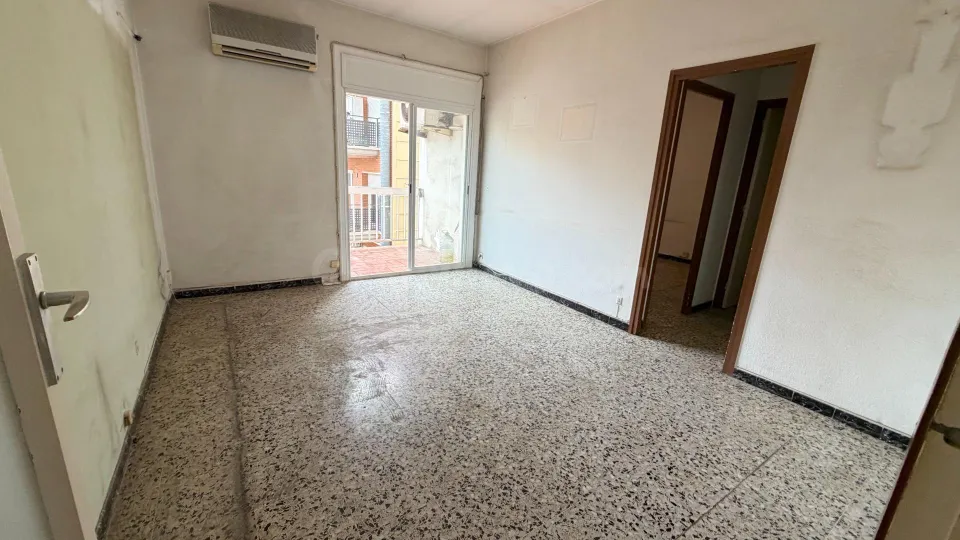 PISO EN LES CORTS