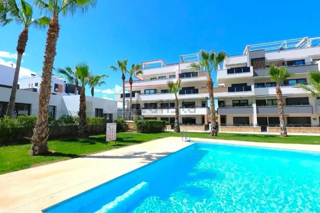 ÁTICO EXCLUSIVO CON VISTAS AL MAR EN ORIHUELA COSTA