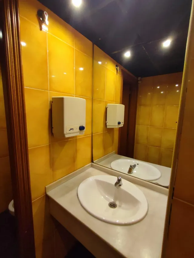 PUB BAR EN FUNCIONAMIENTO — 23