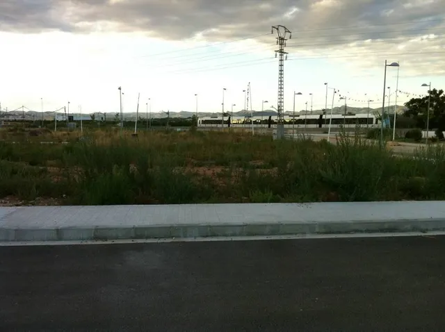 Parcela urbana en el casco urbano, cerca del metro — 3