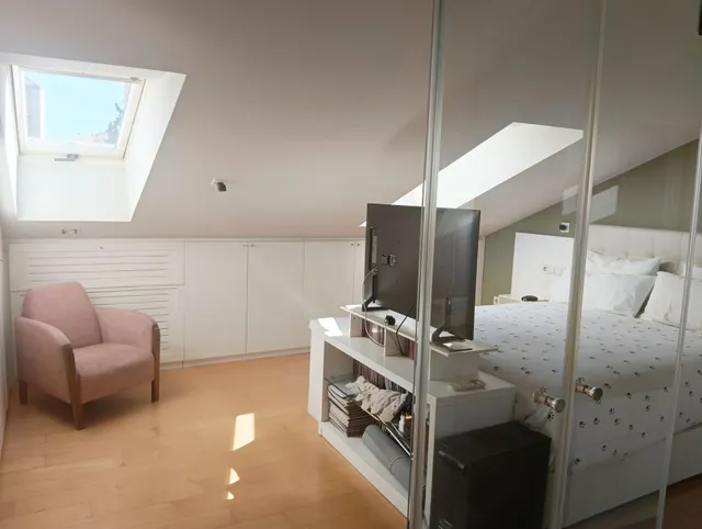 Espectacular adosado con buhardilla , apartamento independiente con baño y sin cocina, garaje doble y piscina en zona residencial premium — 44