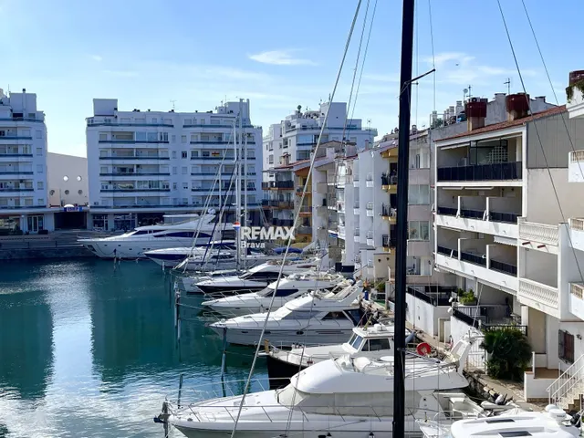 Empuriabrava | Propiedad premium con amarre de 14x4,5, ascen - foto 2