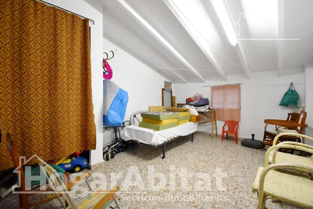 Amplia casa de pueblo con terraza, balcón y trastero — 38