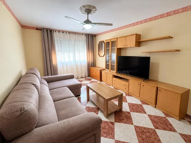 Se vende piso en planta baja, zona las canteras.