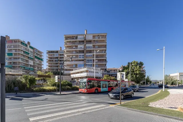 PISO REFORMADO CON VISTAS PANORÁMICAS A UN PASO DEL CENTRO DE GRANADA — 38