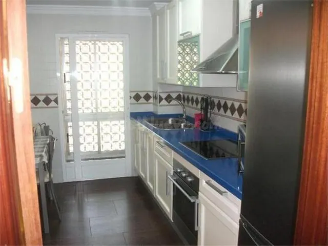 ALQUILER DE PISO EN CAMINO DE RONDA – IDEAL PARA ESTUDIANTES - foto 4
