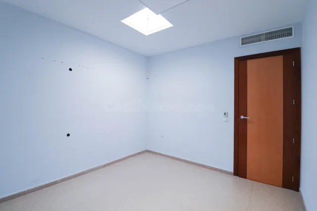 SE VENDE AMPLIA OFICINA EN VILLA INÉS - HUÉRCAL DE ALMERÍA