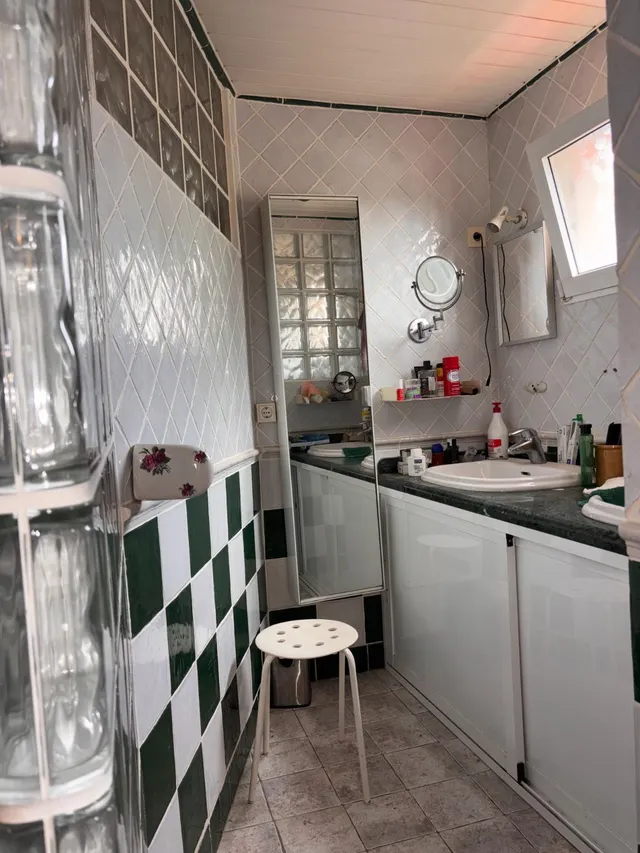 ** CHALET CON NAVE DE 200 M2 + TALLER DE 60 M2 + PISCINA EN PARCELA DE 4.000 M2**  **Una propiedad única en La Hoya (Elche) por 350.000 €**, ideal para quienes buscan espacio y privacidad — 35