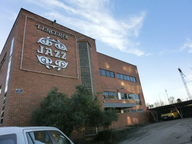 Edificio Industrial en venta — 18