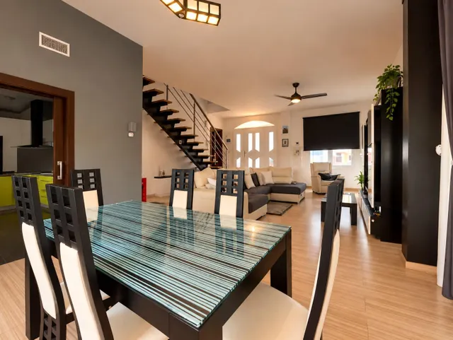 Espectacular  casa unifamiliar con piscina privada, domótica y placas solares — 8
