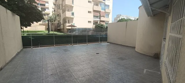 ¡OPORTUNIDAD! APARTAMENTO DE 2 DORMITORIOS Y 2 BAÑOS CON GRAN TERRAZA, BALCÓN Y PISCINA CERCA DEL MAR — 17