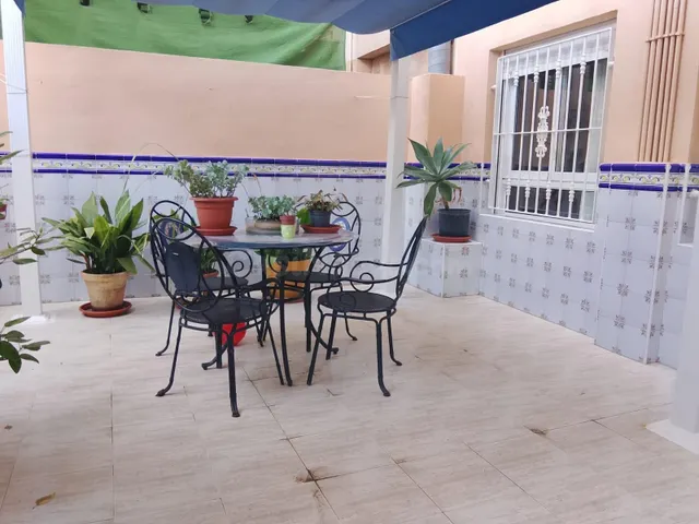 Vivienda con patio grande, ascensor y garaje!