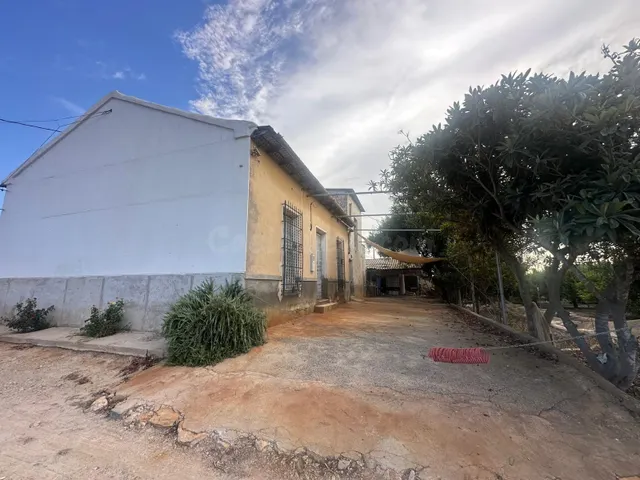 SE VENDE CASA DE CAMPO DE 246M2 Y TERRENO DE 6200M2 DE CULTI - foto 2