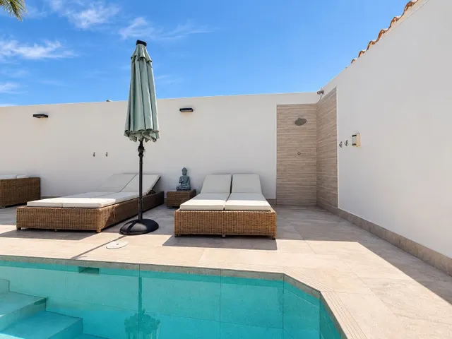 ESPECTACULAR VIVIENDA REFORMADA CON PISCINA, BODEGA, GIMNASIO Y UNA EXCEPCIONAL PRIVACIDAD — 9