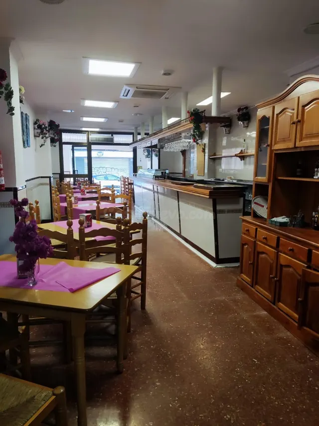 Listo para abrir: licencia de restaurante activa, cocina industrial y salida de humos. — 2