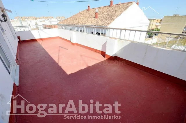 ÁTICO LUMINOSO CON GRAN TERRAZA, TODO AMUEBLADO Y CERCA DEL  - foto 2