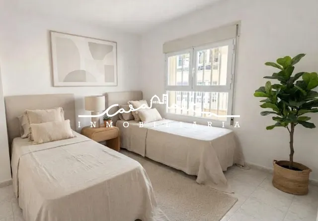 Apartamento de 2 dormitorios con terraza y piscina en el centro de El Albir — 5