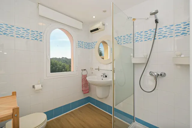 Exclusivo unifamiliar con jardín y piscina en Sant Marçal — 28