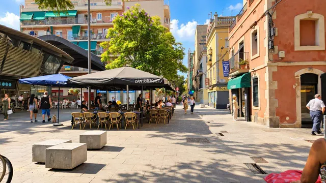 A pie de mar: luz, playa y vida de barrio — 32