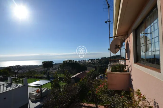 Casa con piscina en venta con vistas espectaculares en Alella — 15