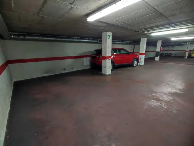 Plaza de garaje coche mediano en zona Delicias — 11