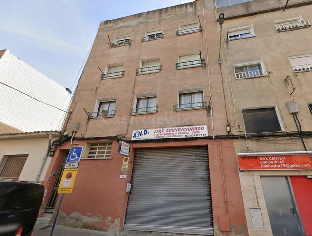 Inversión inmobiliaria en Ripollet: piso 75m2 con potencial - foto 2