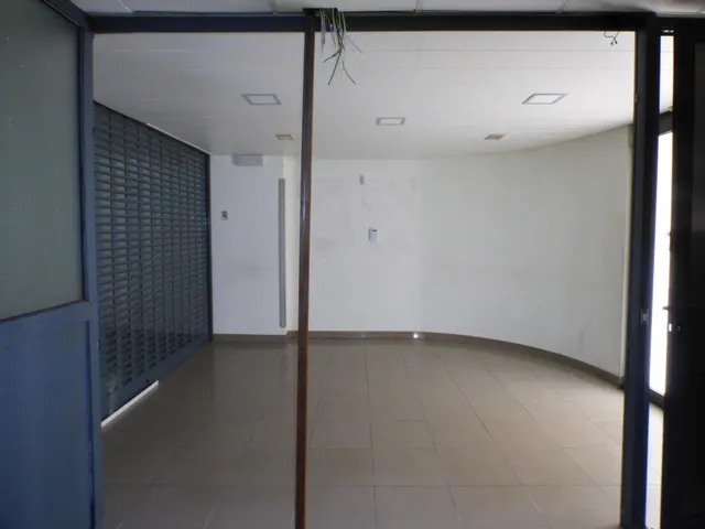 Local comercial esquinero en la carretera de santpedor — 6