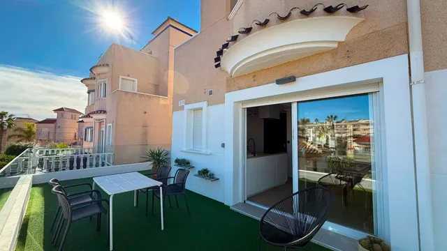 Villa con piscina privada, Alicante, Orihuela Costa. 4 habitaciones, 190 m2, 6,4 kilómetros del mar — 17