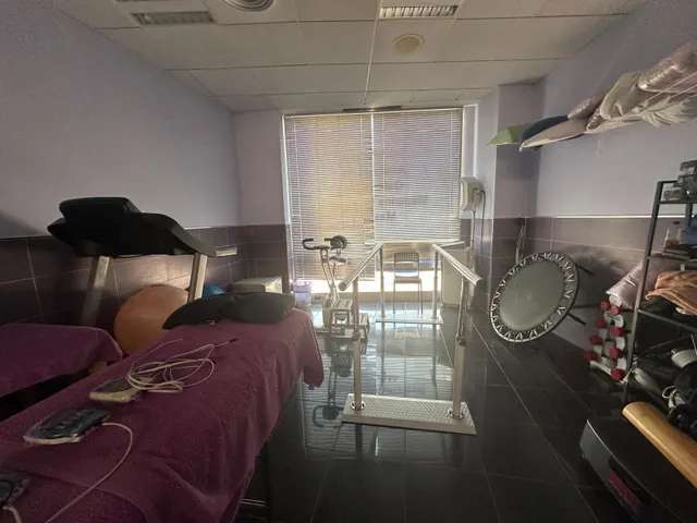 Se Traspasa Clínica de Fisioterapia — 18