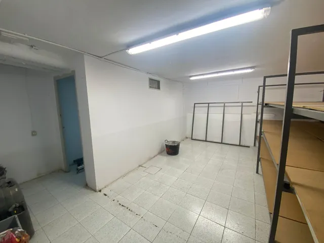 LOCAL COMERCIAL AL COSTAT DE LA PLAÇA CATALUNYA — 10