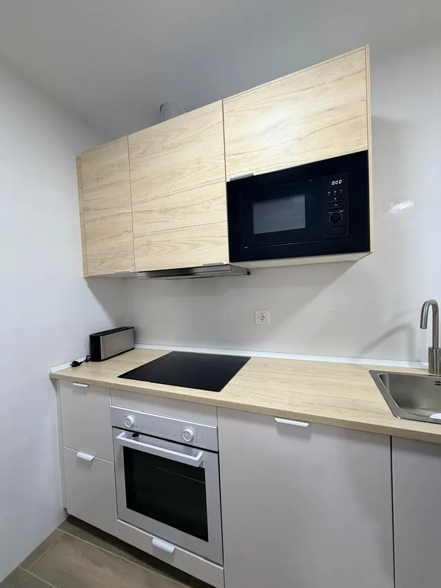 ¡Abre la puerta a tu nuevo hogar! Amplia terraza, garaje y totalmente amueblado — 40
