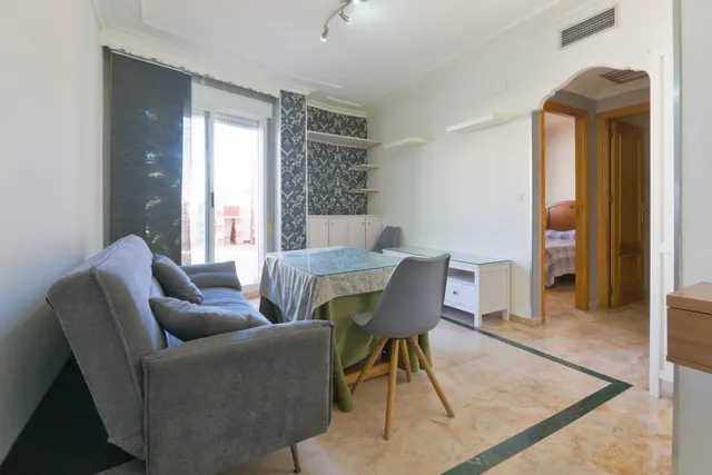 Piso en el centro de Armilla con patio privado de 66m - foto 3