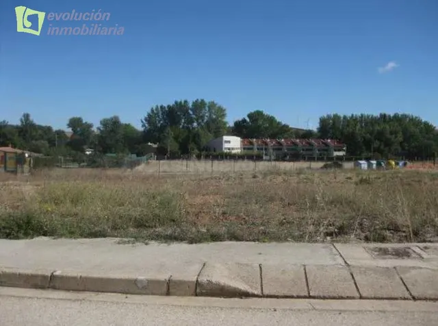 Solar urbano de uso residencial en Revillarruz, Burgos - foto 3