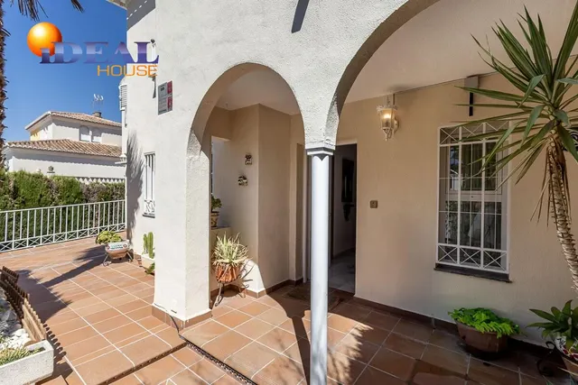 CASA PAREADA EN LA ZUBIA CON PISCINA, ZONA DE BARBACOA Y JARDÍN — 45