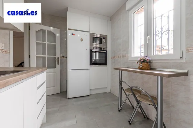 Encantadora Casa Reformada en Ogijares con Vistas y Espacios para Disfrutar — 13
