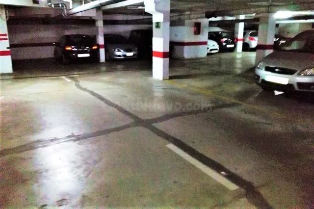 AMPLIA PLAZA DE GARAJE JUNTO AV ALMOGÁVARES!!!