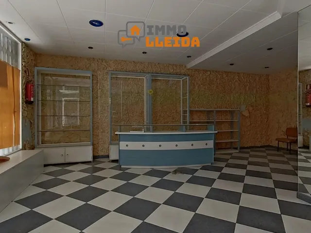 Local comercial con doble acceso en el centro de Balaguer — 9