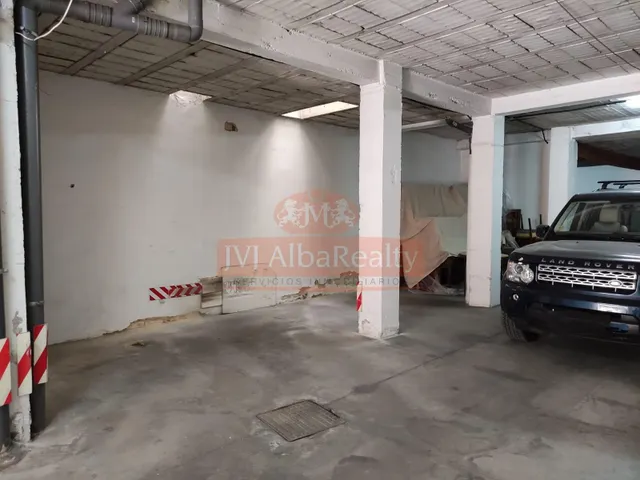 SE VENDE LOCAL CON VADO, EN ZONA ENSANCHE-CIRCUNVALACION. — 7