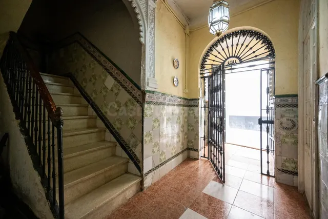 EDIFICIO COMPLETO EN EL BARRIO DE FERIA – GRAN OPORTUNIDAD D - foto 3