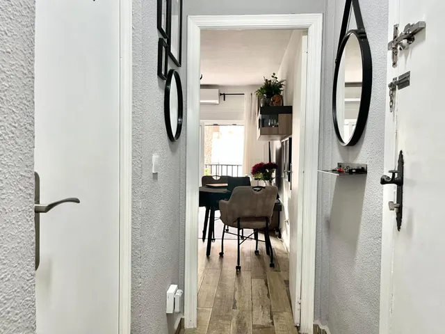 Apartamento con terraza, provincia de Alicante, Torrevieja. 1 habitación, 38 m2, 1 kilómetro al mar — 17