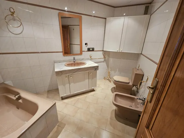 Exclusividad, amplitud y confort en el centro de Salamanca, 3 amplios dormitorios y plaza de garaje cerrada — 20