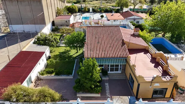 INTERESANTE CHALET A 2 KM DE LLIRIA - foto 2