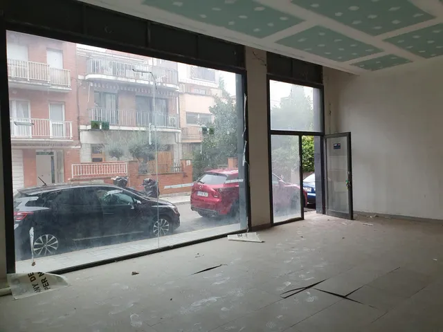 LOCAL COMERCIAL EN VENDA A IGUALADA - BARRI DE LES FLORS — 3